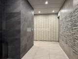 アーバンパーク日暮里2 落ち着いた色合いの石張りタイルに囲まれたエントランスホール