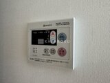 アーバンパーク日暮里2 壁に取り付けたノーリツ製の給湯器コントローラー