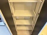 アーバンパーク日暮里2 可動式棚板の清潔感のある収納スペース