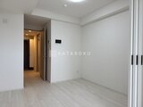 アーバンパーク日暮里2 明るい印象の洋室と廊下へつながる開放的な空間