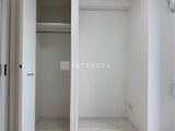 アーバンパーク日暮里2 明るく整理しやすいクローゼット空間と引き戸の収納