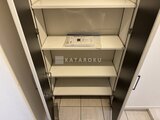 アーバンパーク日暮里2 複数の棚板がある落ち着いた印象の収納スペース
