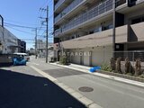 アーバンパーク船堀2 前面道路から見た建物エントランス周辺の外観