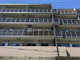 アーバンパーク船堀2 バルコニー付きのモダンな外観