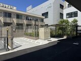 アーバンパーク船堀2 駐車場入口と共用施設が整備されたエントランス周辺の様子