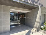 アーバンパーク船堀2 落ち着いた石貼り仕上げのモダンなエントランスホール