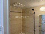 アーバンパーク船堀2 木目調タイルの落ち着いた雰囲気のシャワールーム