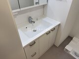 アーバンパーク船堀2 清潔感のある洗面台と収納たっぷりの洗面化粧台