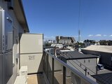 アーバンパーク船堀2 晴天下、開放的なバルコニーから街並みを見渡す景観