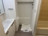 アーバンパーク船堀2 洗濯機置き場と洗面台が配置されたユーティリティスペース