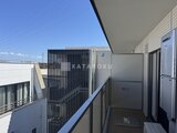 アーバンパーク船堀2 青空の下、開放的なバルコニーから隣棟を見た眺め