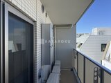 アーバンパーク船堀2 白を基調とした狭いバルコニースペース