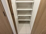 アーバンパーク船堀2 クローゼット内の整理整頓しやすい可動棚の様子