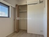 アーバンパーク船堀2 明るい窓からの採光が入るクローゼット付きの洋室
