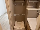 ドゥーエ曳舟3 洗濯機置き場とクローゼットを備えた洗面脱衣室