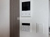 ドゥーエ曳舟3 インターホンと床暖房・給湯などの操作パネルが設置された壁面