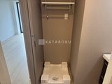 ドゥーエ曳舟3 室内洗濯機置き場とハンガーパイプがある洗濯スペース