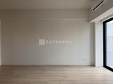 ドゥーエ曳舟3 明るい光が差し込むシンプルで広い洋室