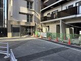 コンフォリア・リヴ茅場町 建物エントランス前の日当たり良好なアプローチから見た外観