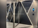 コンフォリア・リヴ茅場町 モダンな照明デザインが特徴的なエレベーターホール