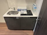 コンフォリア・リヴ茅場町 シンク、2口コンロ、収納付きのコンパクトキッチン