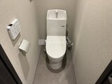 コンフォリア・リヴ茅場町 温水洗浄便座付きの清潔なトイレ室内