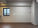 コンフォリア・リヴ茅場町 窓からの採光を活かした落ち着いた印象のリビングスペース