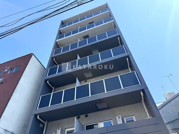 プライムブリス本所吾妻橋 晴天の下に建つモダンなマンションの外観