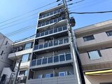 プライムブリス本所吾妻橋 晴天下で撮影した、多くの窓を備えた建物の外観