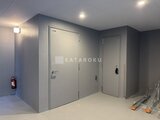 プライムブリス本所吾妻橋 共用トイレと階段室の入口が整理された共用廊下