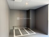 プライムブリス本所吾妻橋 落ち着いた色合いの共用部書類室の様子