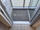 プライムブリス本所吾妻橋 天窓から光が差し込む明るいバルコニー空間