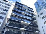 リージア代々木ビナリオ 青いバルコニーが印象的なモダンな建物外観