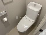 リージア代々木ビナリオ 手洗い機能付きの白い温水洗浄便座トイレ