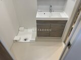 リージア代々木ビナリオ 洗面台と洗濯機置き場が備わったコンパクトな洗面脱衣室