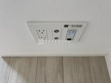リージア代々木ビナリオ 天井に設置されたコンセントと通信機器の配置