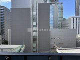 リージア代々木ビナリオ 都市部に建つ現代的な建物外観と周辺街並みの様子