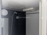 ディームス中野富士見町 モダンな浴室スペースとシャワーヘッドの設備