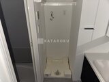 ディームス中野富士見町 シャワーブースを備えたコンパクトなバスルーム