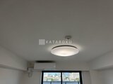 ディームス中野富士見町 白を基調とした天井に取付けられた円形シーリングライト