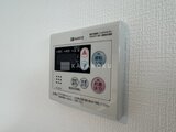 ディームス中野富士見町 ノーリツ製のデジタル給湯器リモコンが壁に取り付けられた様子