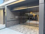 デュオフラッツ大森イースト モダンなデザインのガラス張りエントランスから見た建物入り口