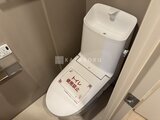 デュオフラッツ大森イースト 温水洗浄便座付きのモダンなトイレ空間