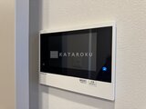 デュオフラッツ大森イースト モダンなデザインのインターホンモニターが壁に設置された様子