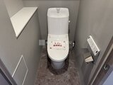 デュオフラッツ大森イースト 落ち着いた色調の清潔なトイレ空間、手洗い付きの便器