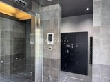 コンフォリア・リヴ文京千駄木 大理石調タイル張りの落ち着いたエントランスホール