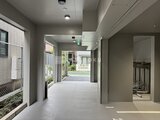 コンフォリア・リヴ文京千駄木 開放的に広がる共用廊下から外部へつながる空間