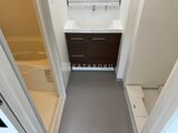 コンフォリア・リヴ文京千駄木 洗面台と収納たっぷりの落ち着いた洗面脱衣室