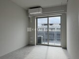 コンフォリア・リヴ文京千駄木 大きな窓から明るい光が入る、開放的なリビング空間