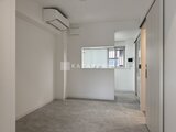 コンフォリア・リヴ文京千駄木 採光窓から光が入る明るいリビングダイニング空間